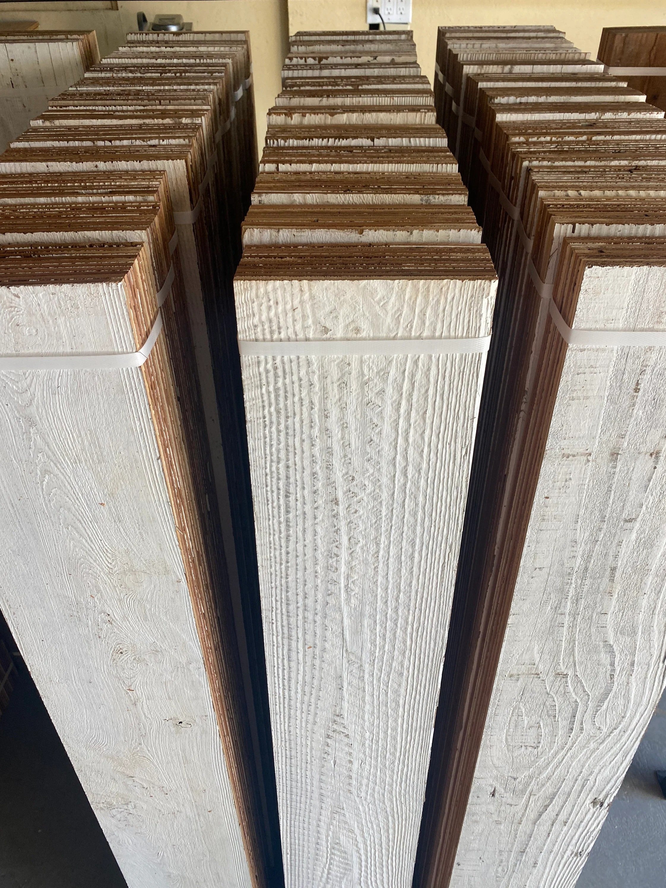 Reclaimed drevo – obkladové stenové panely s efektom White Wash (bal. 2,23 m²)
