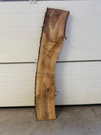 Surové dosky z orechového dreva – hrúbka 4 cm, šírka 25–30 cm
